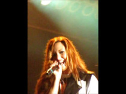 Demi Lovato - Moves Like Jagger (2488)
