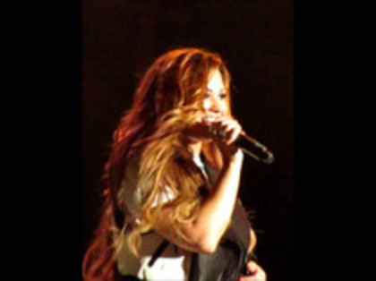 Demi Lovato - Moves Like Jagger (2493)
