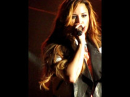 Demi Lovato - Moves Like Jagger (2456)