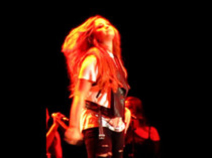 Demi Lovato - Moves Like Jagger (2978)