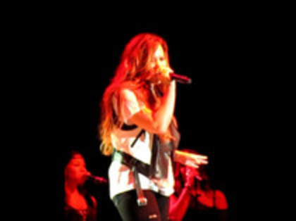 Demi Lovato - Moves Like Jagger (2936)