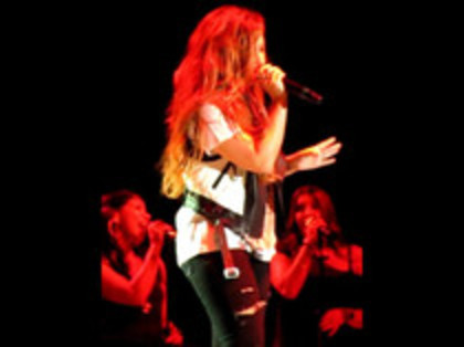 Demi Lovato - Moves Like Jagger (2957)