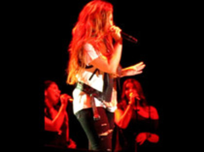 Demi Lovato - Moves Like Jagger (2958)