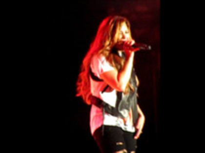 Demi Lovato - Moves Like Jagger (3387)