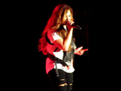 Demi Lovato - Moves Like Jagger (3393)