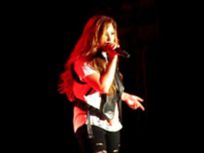 Demi Lovato - Moves Like Jagger (3398)