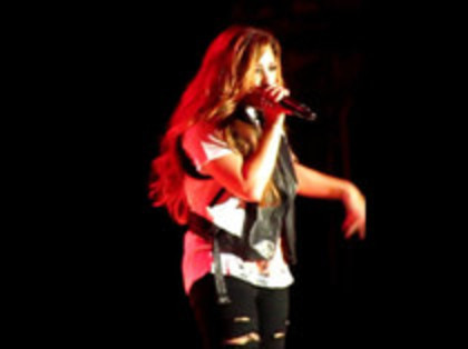 Demi Lovato - Moves Like Jagger (3399)