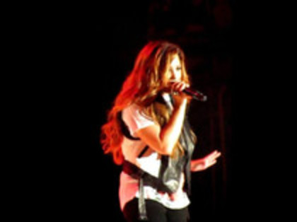 Demi Lovato - Moves Like Jagger (3401)