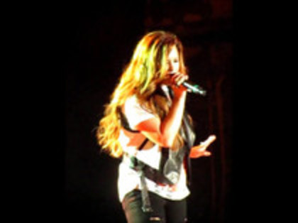 Demi Lovato - Moves Like Jagger (3403)