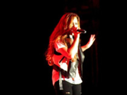 Demi Lovato - Moves Like Jagger (3423)