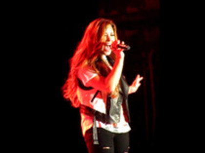 Demi Lovato - Moves Like Jagger (3438)