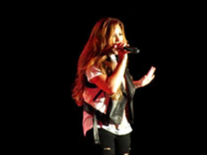 Demi Lovato - Moves Like Jagger (3421)