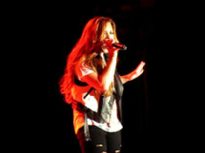 Demi Lovato - Moves Like Jagger (3427)