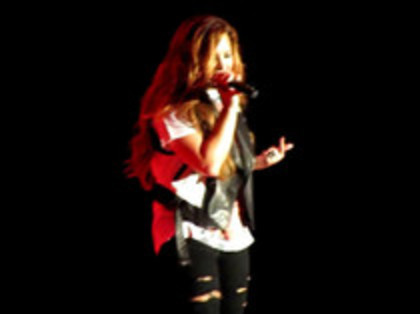 Demi Lovato - Moves Like Jagger (3413)
