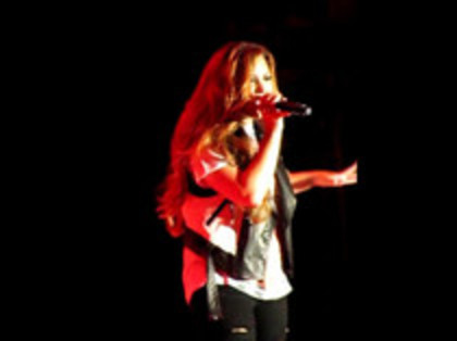 Demi Lovato - Moves Like Jagger (3422)