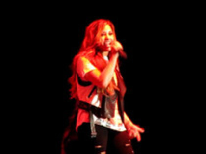 Demi Lovato - Moves Like Jagger (3872)