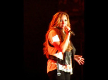 Demi Lovato - Moves Like Jagger (3921)