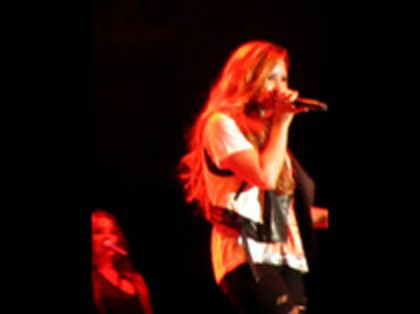 Demi Lovato - Moves Like Jagger (3897)