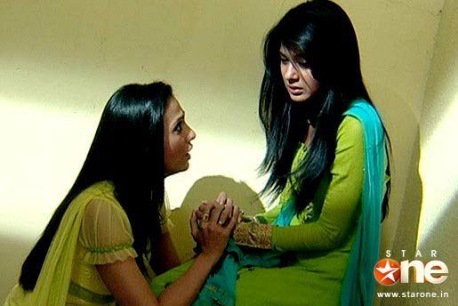 47064_136191413095799_125417454173195_184296_3520284_n - xxShilpa Anand si Jennifer Wingetxx