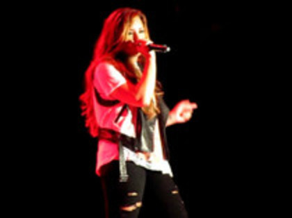 Demi Lovato - Moves Like Jagger (4350)