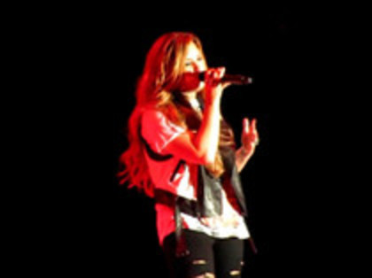 Demi Lovato - Moves Like Jagger (4371)