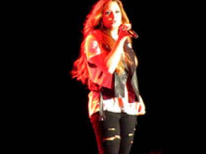 Demi Lovato - Moves Like Jagger (4380)