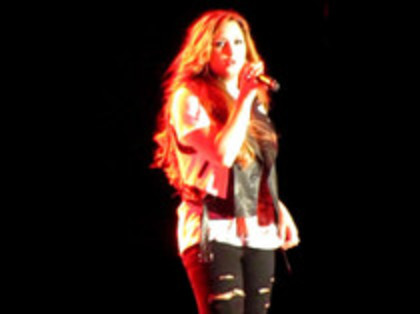 Demi Lovato - Moves Like Jagger (4381)