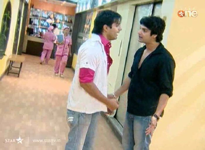 241658_201495513229089_140677749310866_585112_2618546_o - xxKaran Singh Grover si Karan Wahi-Armaan si Sidxx