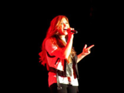 Demi Lovato - Moves Like Jagger (4402)