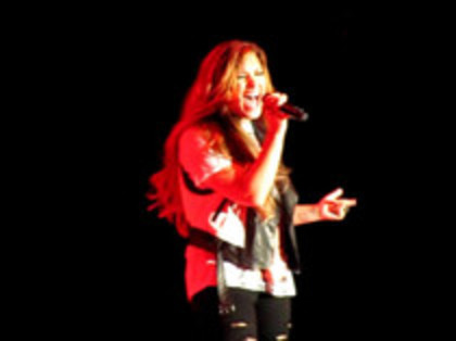 Demi Lovato - Moves Like Jagger (4406)