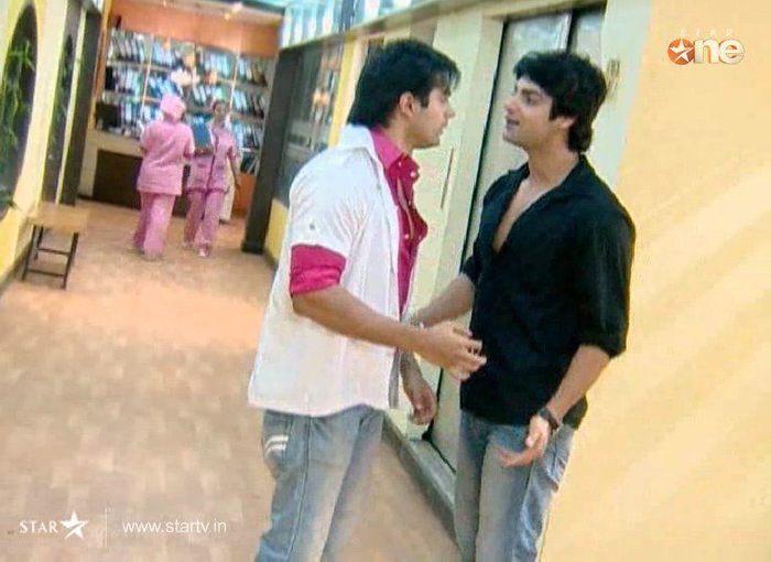 259234_201495279895779_140677749310866_585090_58160_o - xxKaran Singh Grover si Karan Wahi-Armaan si Sidxx