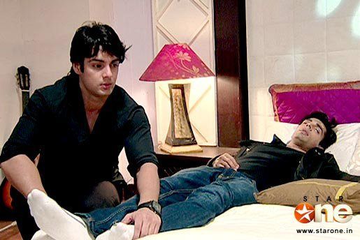 267665_126952900723967_100002277740243_211031_6943127_n - xxKaran Singh Grover si Karan Wahi-Armaan si Sidxx