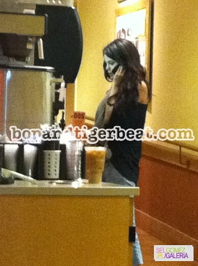 tumblr_m218cvwzEA1rq31q9o2_400 - 5 04 2012 Selena and Justin in the Panera Bread restaurant in Los Angeles
