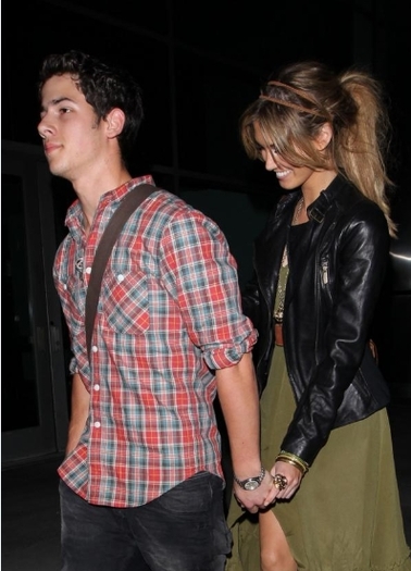 nick-jonas-si-iubita-prietena-delta-goodrem-blogvedete-4