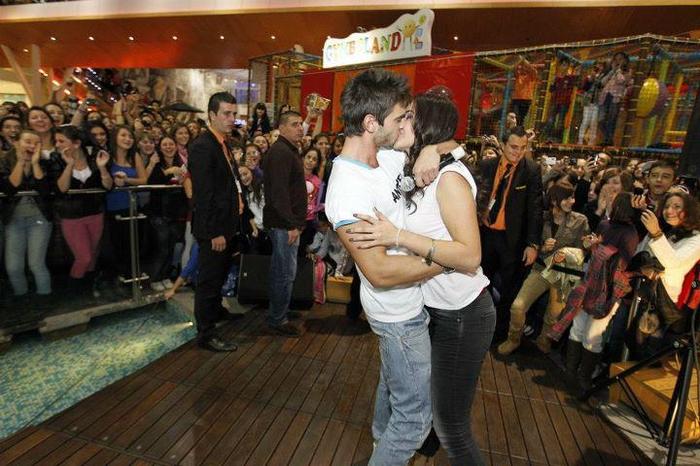 383839_104018279714679_100003195219559_20893_910175426_n