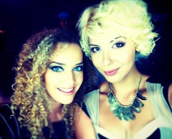 392200_109489835837744_100003301849767_54370_1680009954_n - LaLa Band