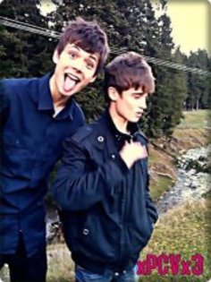 397037_225160204227975_192805650796764_538209_557859066_a - LaLa Band