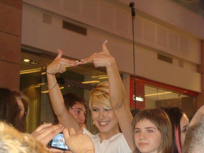 397939_109832909136770_100003301849767_56530_1660253629_n - LaLa Band