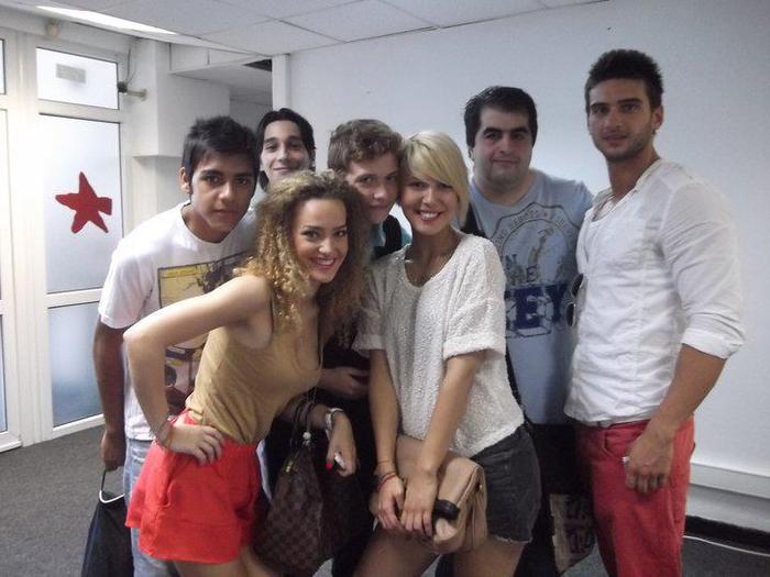 401436_114773045309361_100003299996545_86202_440039752_n - LaLa Band