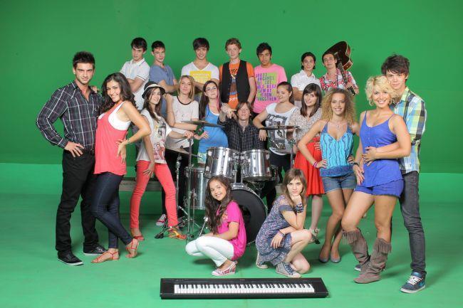 403838_324012394287339_323510711004174_1077732_1779432891_n - LaLa Band