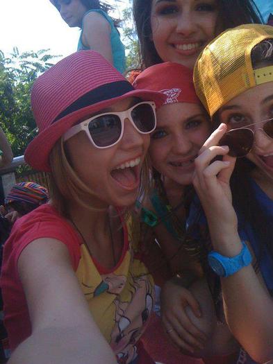 406208_323971277624784_323510711004174_1077583_1527498104_n - LaLa Band