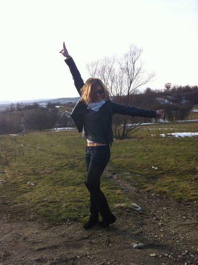 407680_113532522100080_100003299996545_80198_587384013_n - LaLa Band