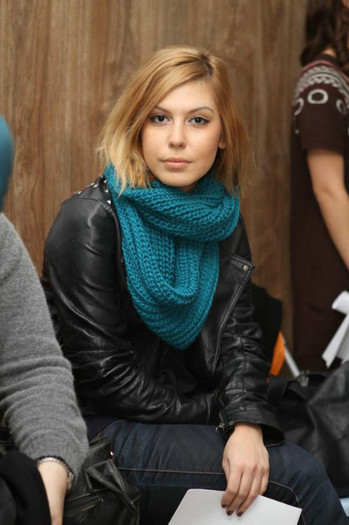 409391_278847918838950_100001412316533_768545_532272005_n - LaLa Band