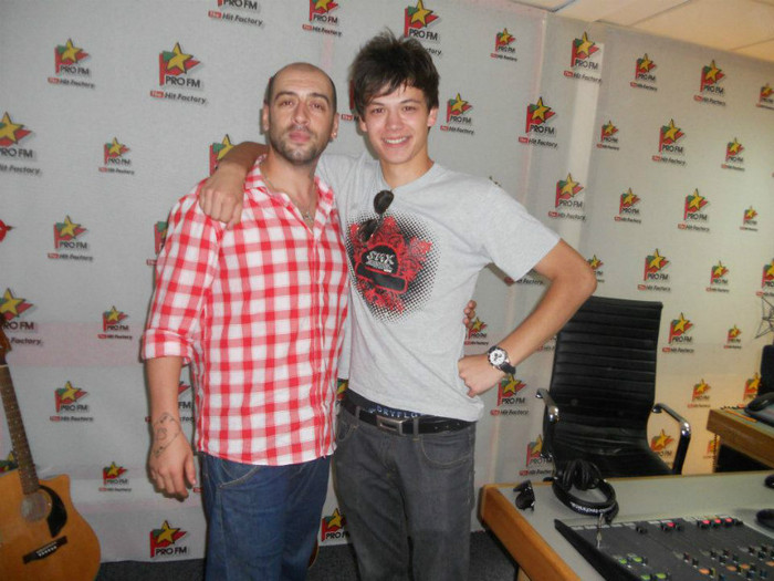 DRYFLO httpwww.facebook.comprofile.phpid=100003180761492#!profile.phpid=100003180761492&sk=photos - LaLa Band