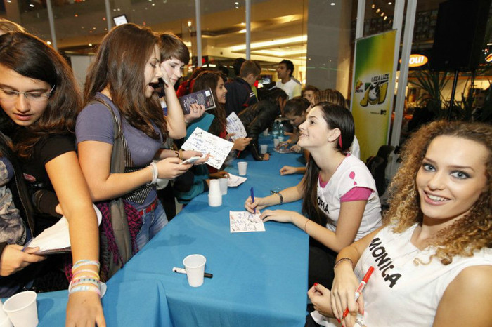 intalnire cu fanii - LaLa Band