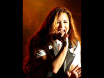 Demi Lovato - Moves Like Jagger (4866) - Demilush - Moves Like Jagger Strawberry Festival o11