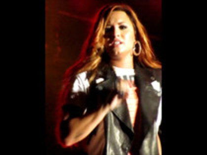 Demi Lovato - Moves Like Jagger (4829) - Demilush - Moves Like Jagger Strawberry Festival o11