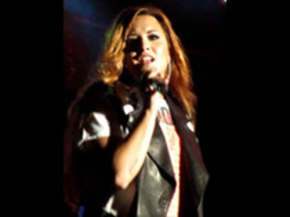 Demi Lovato - Moves Like Jagger (4836)