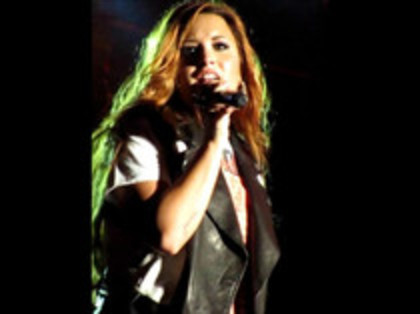 Demi Lovato - Moves Like Jagger (4837)