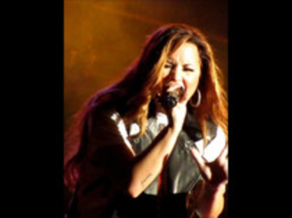 Demi Lovato - Moves Like Jagger (4860) - Demilush - Moves Like Jagger Strawberry Festival o11